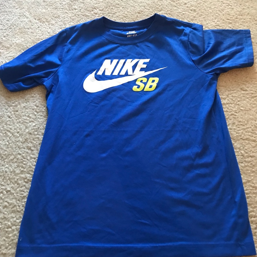 NIKE sb workout shirt size youth XL